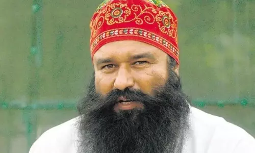 जेल में बंद डेरा सच्चा सौदा प्रमुख राम रहीम को 12वीं बार पैरोल मिली जेल में बंद डेरा सच्चा सौदा प्रमुख राम रहीम को 12वीं बार पैरोल मिली