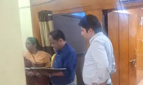 रायपुर कलेक्टर पीएचई कार्यालय भी पहुंचे, अनुपस्थित कर्मचारियों की ली जानकारी