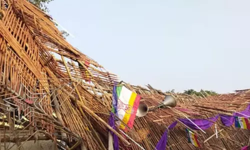 Baghpat: निर्वाण महोत्सव के दौरान सीढ़ियां टूटने से 100 से अधिक श्रद्धालु घायल हुए