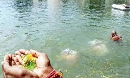 Mauni Amavasya: इस दिन गंगा स्नान के बाद जरूर पढ़ें ये चालीसा, मिलेगा पितरों का आशीर्वाद
