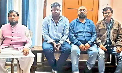 Odisha: कंपनी से लोन के लिए दो करोड़ रुपये मांगने की घटना Odisha: कंपनी से लोन के लिए दो करोड़ रुपये मांगने की घटना