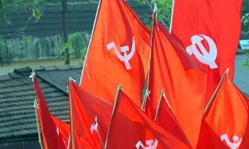 Kerala : अत्यधिक उपयोग और सोशल मीडिया पर आत्म-प्रचार पर बहस छिड़ी Kerala : अत्यधिक उपयोग और सोशल मीडिया पर आत्म-प्रचार पर बहस छिड़ी