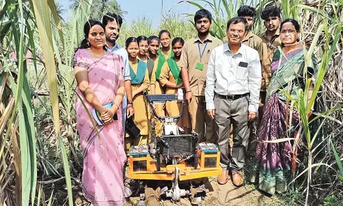 पॉलिटेक्निक कॉलेज के छात्रों ने किसानों के लिए बैटरी चालित मशीन तैयार की