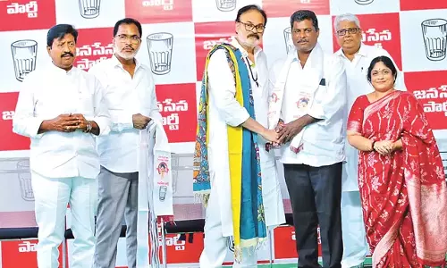 YSRCP से आने वालों को जन सेना अनुशासन का पालन करना चाहिए