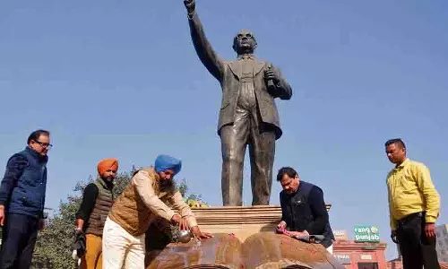 Amritsar में अंबेडकर की प्रतिमा तोड़ने के आरोप में युवक गिरफ्तार Amritsar में अंबेडकर की प्रतिमा तोड़ने के आरोप में युवक गिरफ्तार