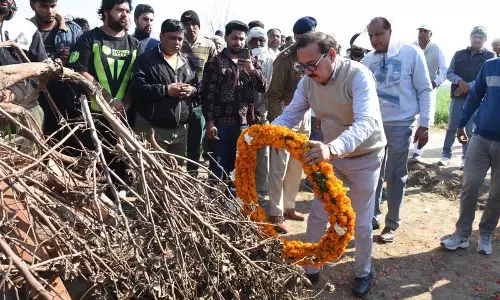 Haryana : हिसार गांव में स्वतंत्रता सेनानी का राजकीय सम्मान के साथ अंतिम संस्कार किया