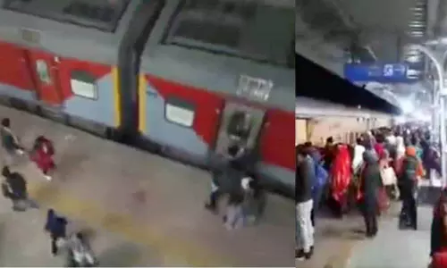 Lucknow: भीड़ ने झांसी से प्रयागराज जा रही ट्रेन पर पथराव किया Lucknow: भीड़ ने झांसी से प्रयागराज जा रही ट्रेन पर पथराव किया