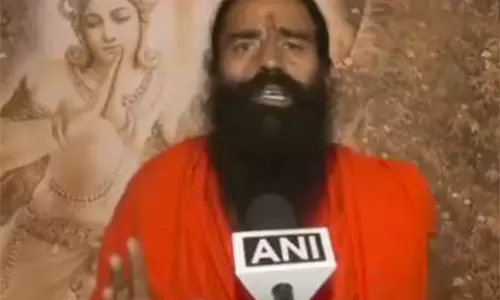 जो लोग जाति की बात करते हैं वे विधर्मी हैं, सनातन-धर्मी नहीं: योग गुरु Baba Ramdev जो लोग जाति की बात करते हैं वे विधर्मी हैं, सनातन-धर्मी नहीं: योग गुरु Baba Ramdev