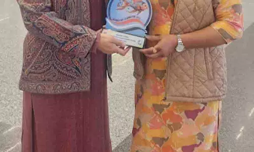 Punjab: केंद्र ने दिल्ली में महिला झींगा किसान को सम्मानित किया Punjab: केंद्र ने दिल्ली में महिला झींगा किसान को सम्मानित किया