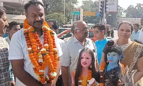 रायपुर में कांग्रेस नेता आलोक देवांगन ने निर्दलीय लड़ने भरा नामांकन रायपुर में कांग्रेस नेता आलोक देवांगन ने निर्दलीय लड़ने भरा नामांकन
