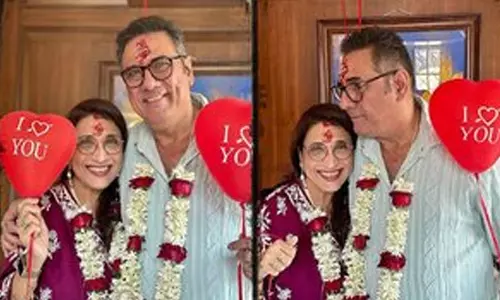 Boman Irani और उनकी पत्नी जेनोबिया ने शादी के 40 साल पूरे होने का जश्न मनाया Boman Irani और उनकी पत्नी जेनोबिया ने शादी के 40 साल पूरे होने का जश्न मनाया
