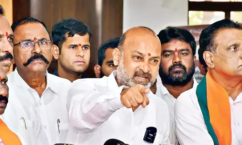 Bandi Sanjay: किसी भी हालत में देशद्रोही को पद्मश्री पुरस्कार नहीं दिया जाएगा Bandi Sanjay: किसी भी हालत में देशद्रोही को पद्मश्री पुरस्कार नहीं दिया जाएगा