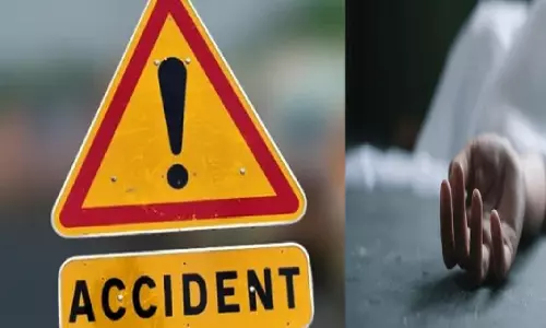Sagar: दो ट्रालों के बीच फंसी कार, तीन की मौत तीन अन्य घायल Sagar: दो ट्रालों के बीच फंसी कार, तीन की मौत तीन अन्य घायल
