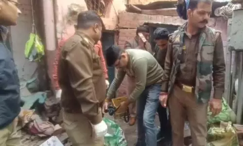 Kanpur: मकान में अचानक हुए विस्फोट से इलाकें में मचा हड़कंप