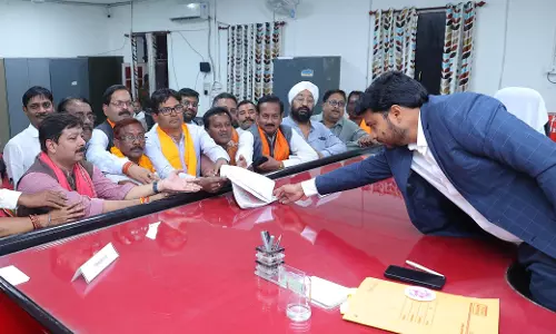 देशभर में छाया चायवाला मेयर प्रत्याशी, जीवर्धन चौहान ने दाखिल किया नामांकन देशभर में छाया चायवाला मेयर प्रत्याशी, जीवर्धन चौहान ने दाखिल किया नामांकन
