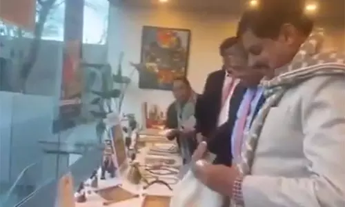 CM ने टोक्यो में आदिवासी उत्पादों के बाजार का दौरा किया, टोक्यो के मेयर से मुलाकात की
