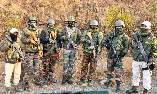 Manipur : संयुक्त अभियान में भारतीय सेना ने हथियार और गोला-बारूद बरामद किया