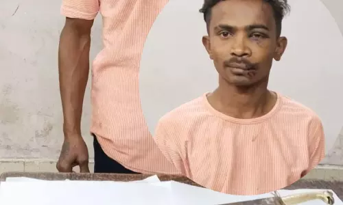 खमतराई में तलवार लहराते युवक गिरफ्तार खमतराई में तलवार लहराते युवक गिरफ्तार
