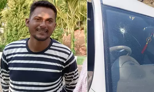 Vijayapura: दिनदहाड़े कार पर चली गोलियां, युवक की मौत Vijayapura: दिनदहाड़े कार पर चली गोलियां, युवक की मौत
