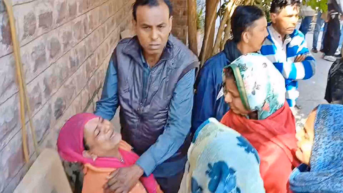 Jodhpur: किन्नर बनने के लिए करवाया ऑपरेशन, हार्ट अटैक से हो गई मौत Jodhpur: किन्नर बनने के लिए करवाया ऑपरेशन, हार्ट अटैक से हो गई मौत