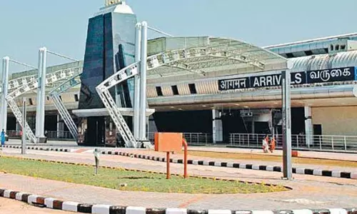 AIU ने त्रिची हवाई अड्डे पर 7.82 लाख रुपये की विदेशी सिगरेट जब्त की AIU ने त्रिची हवाई अड्डे पर 7.82 लाख रुपये की विदेशी सिगरेट जब्त की