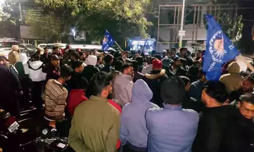 Amritsar में बेअदबी के विरोध में दलित कार्यकर्ताओं ने लुधियाना रोड जाम किया Amritsar में बेअदबी के विरोध में दलित कार्यकर्ताओं ने लुधियाना रोड जाम किया