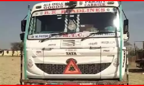 OMG! 4 लोगों की मौत, ट्रक में बैठे कामगारों के साथ ये क्या हो गया