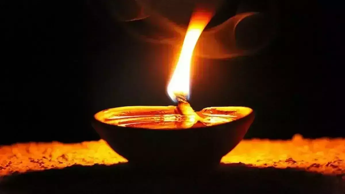 Vastu Tips घर की इस दिशा में दीपक जलाना हो सकता है अशुभ Vastu Tips घर की इस दिशा में दीपक जलाना हो सकता है अशुभ