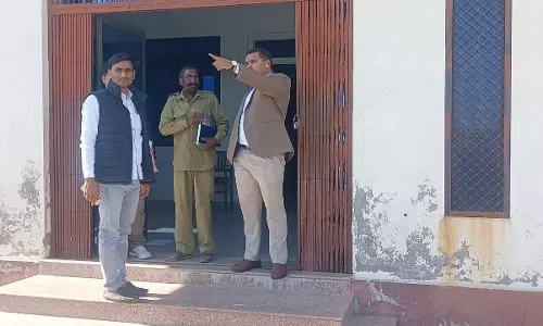 Churu: जिला कलेक्टर अभिषेक सुराणा ने किया पड़िहारा हवाई पट्टी का निरीक्षण Churu: जिला कलेक्टर अभिषेक सुराणा ने किया पड़िहारा हवाई पट्टी का निरीक्षण