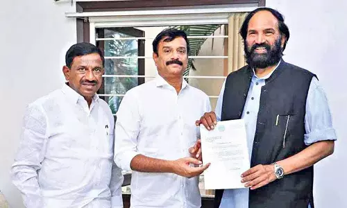 Dubbaka MLA द्वारा सिंचाई मंत्री से अनुरोध के बाद कुडवेल्ली में पानी छोड़ा गया Dubbaka MLA द्वारा सिंचाई मंत्री से अनुरोध के बाद कुडवेल्ली में पानी छोड़ा गया