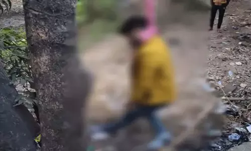 दोस्त के लिए सोना गिरवी रखकर लिया लोन: दोस्त हुआ गायब, परेशान युवक ने लगाई फांसी दोस्त के लिए सोना गिरवी रखकर लिया लोन: दोस्त हुआ गायब, परेशान युवक ने लगाई फांसी