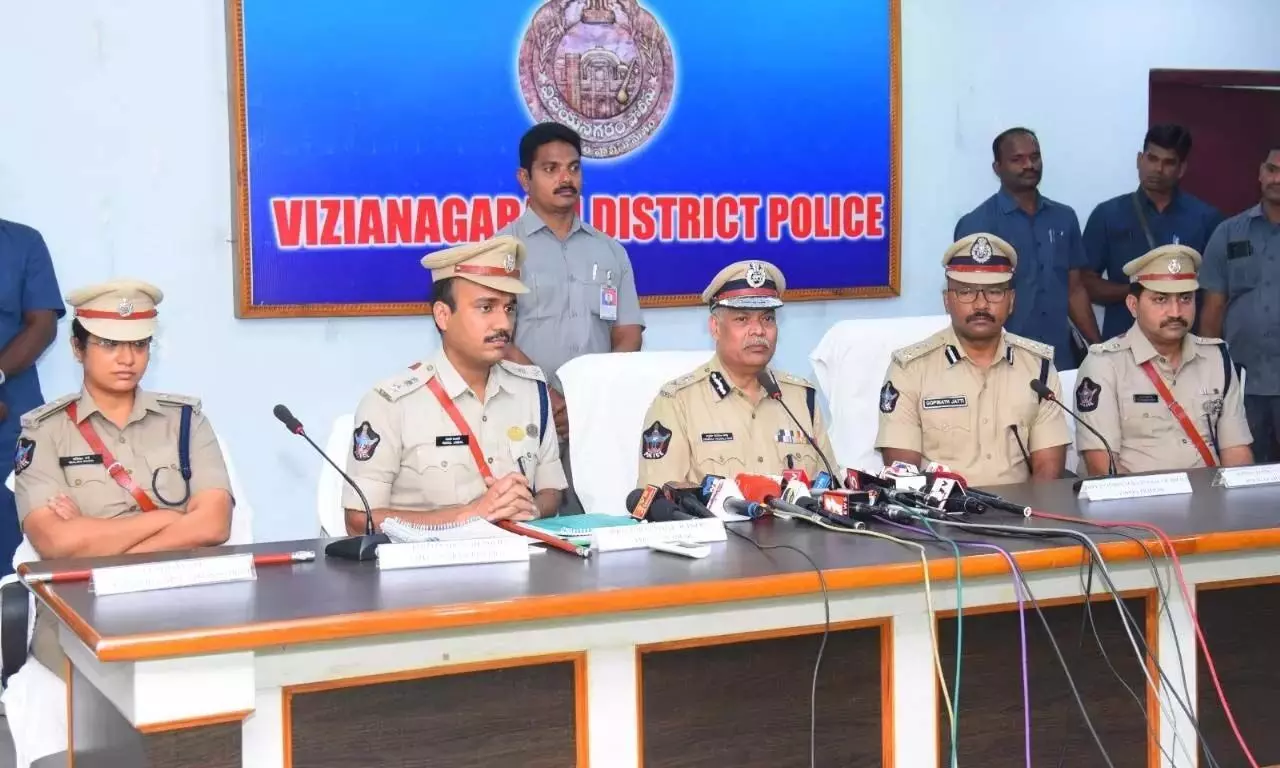 DGP द्वारका तिरुमाला राव ने श्रीकाकुलम-विजयनगरम में पुलिस पहल की समीक्षा की