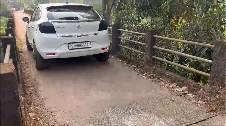 Goa के संगुएम में वोरकोट्टो से पिराराज पुल खतरनाक स्थिति में Goa के संगुएम में वोरकोट्टो से पिराराज पुल खतरनाक स्थिति में