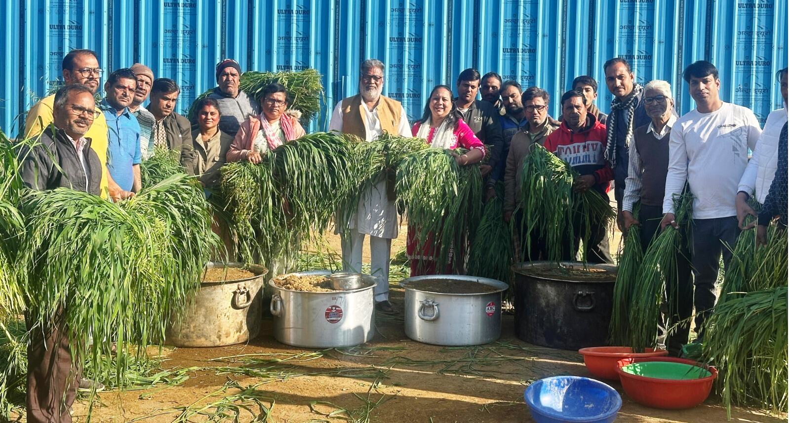 श्री राम मण्डल सेवा संस्थान ने सुरास गोशाला में दो एल्युमीनियम के भगोने किए भेंट