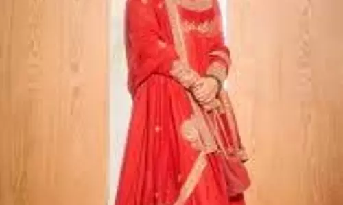 Anarkali Suit Style Tips: शादियों में अनारकली सूट पहनने के लिए स्टाइलिंग टिप्स Anarkali Suit Style Tips: शादियों में अनारकली सूट पहनने के लिए स्टाइलिंग टिप्स