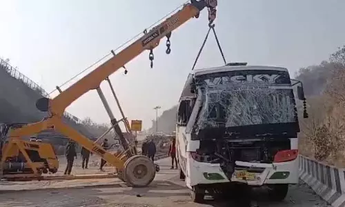 जम्मू में सड़क दुर्घटना में माता वैष्णो देवी के 15 तीर्थयात्री घायल जम्मू में सड़क दुर्घटना में माता वैष्णो देवी के 15 तीर्थयात्री घायल
