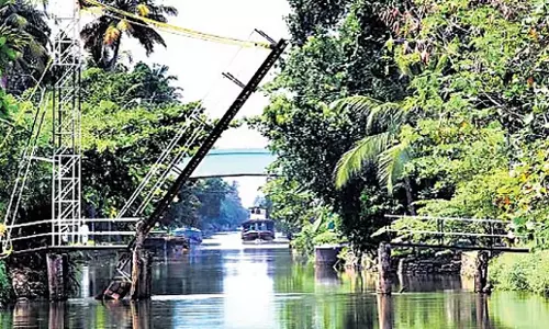 Kerala: अक्कुलम से चेट्टुवा तक राष्ट्रीय जलमार्ग जल्द ही खुलने की संभावना Kerala: अक्कुलम से चेट्टुवा तक राष्ट्रीय जलमार्ग जल्द ही खुलने की संभावना