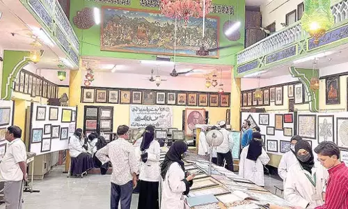 Telangana: मास्टर सुलेखक भारत और विदेशों में कला को जीवित रखते Telangana: मास्टर सुलेखक भारत और विदेशों में कला को जीवित रखते