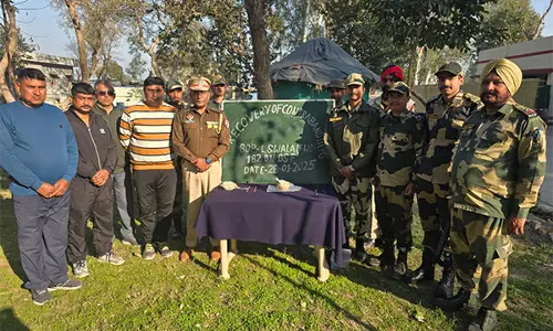 BSF ने फिरोजपुर सीमा पर हेरोइन का पैकेट बरामद किया BSF ने फिरोजपुर सीमा पर हेरोइन का पैकेट बरामद किया