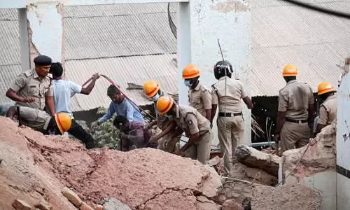 Mysore: ढही इमारत के मलबे में फंसे मजदूर के शव बरामद Mysore: ढही इमारत के मलबे में फंसे मजदूर के शव बरामद