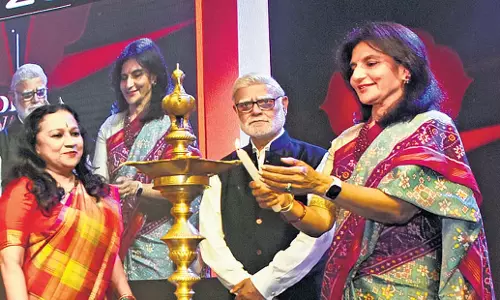 Tamil Nadu: चेन्नई में देवियों की भावना का सम्मान Tamil Nadu: चेन्नई में देवियों की भावना का सम्मान