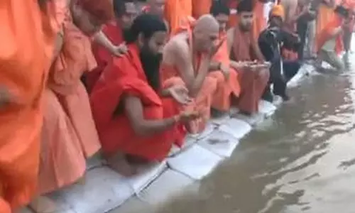 Baba Ramdev ने महाकुंभ हादसे में घायलों के शीघ्र स्वस्थ होने की प्रार्थना की Baba Ramdev ने महाकुंभ हादसे में घायलों के शीघ्र स्वस्थ होने की प्रार्थना की