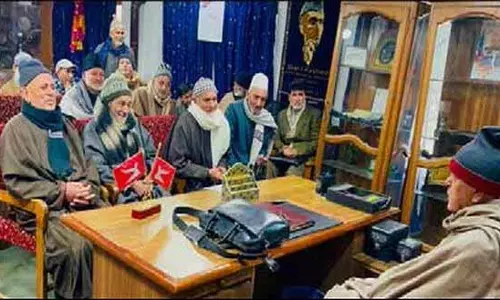 डॉ. फारूक ने गुपकार में प्रतिनिधिमंडलों से मुलाकात की