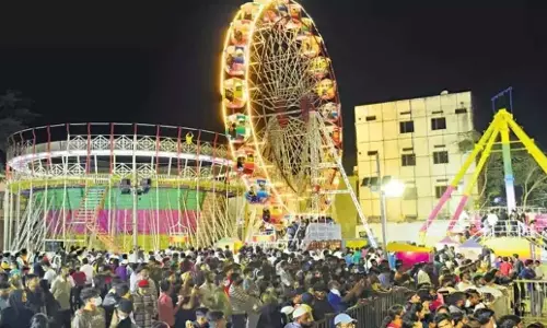 Telangana: टीएमआरईआईएस अधिकारी ने नुमाइश में स्टॉल का दौरा किया Telangana: टीएमआरईआईएस अधिकारी ने नुमाइश में स्टॉल का दौरा किया
