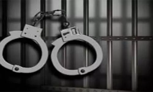 Odisha: ओडिशा के पुनर्वास केंद्र में कैदियों के साथ दुर्व्यवहार के आरोप में दो लोग गिरफ्तार Odisha: ओडिशा के पुनर्वास केंद्र में कैदियों के साथ दुर्व्यवहार के आरोप में दो लोग गिरफ्तार