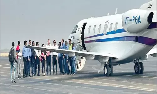 Odisha: भद्रक में धामरा हवाई पट्टी पर पहली उड़ान उतरी Odisha: भद्रक में धामरा हवाई पट्टी पर पहली उड़ान उतरी