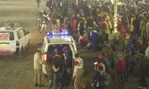 महाकुंभ में भगदड़: मौनी अमावस्या पर अमृत स्नान से 30 महिलाएं घायल
