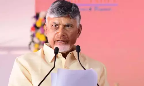 CM Naidu ने सांसदों से केंद्र पर दबाव डालकर धन-परियोजनाएं लाने को कहा CM Naidu ने सांसदों से केंद्र पर दबाव डालकर धन-परियोजनाएं लाने को कहा