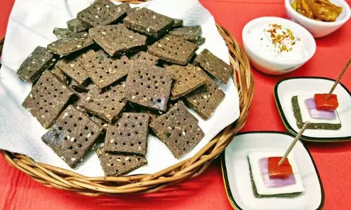 रागी और ओट क्रैकर्स रेसिपी रागी और ओट क्रैकर्स रेसिपी