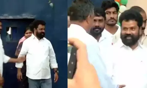 Andhra: वाईएसआरसीपी के पूर्व सांसद नंदीगाम सुरेश रिहा Andhra: वाईएसआरसीपी के पूर्व सांसद नंदीगाम सुरेश रिहा